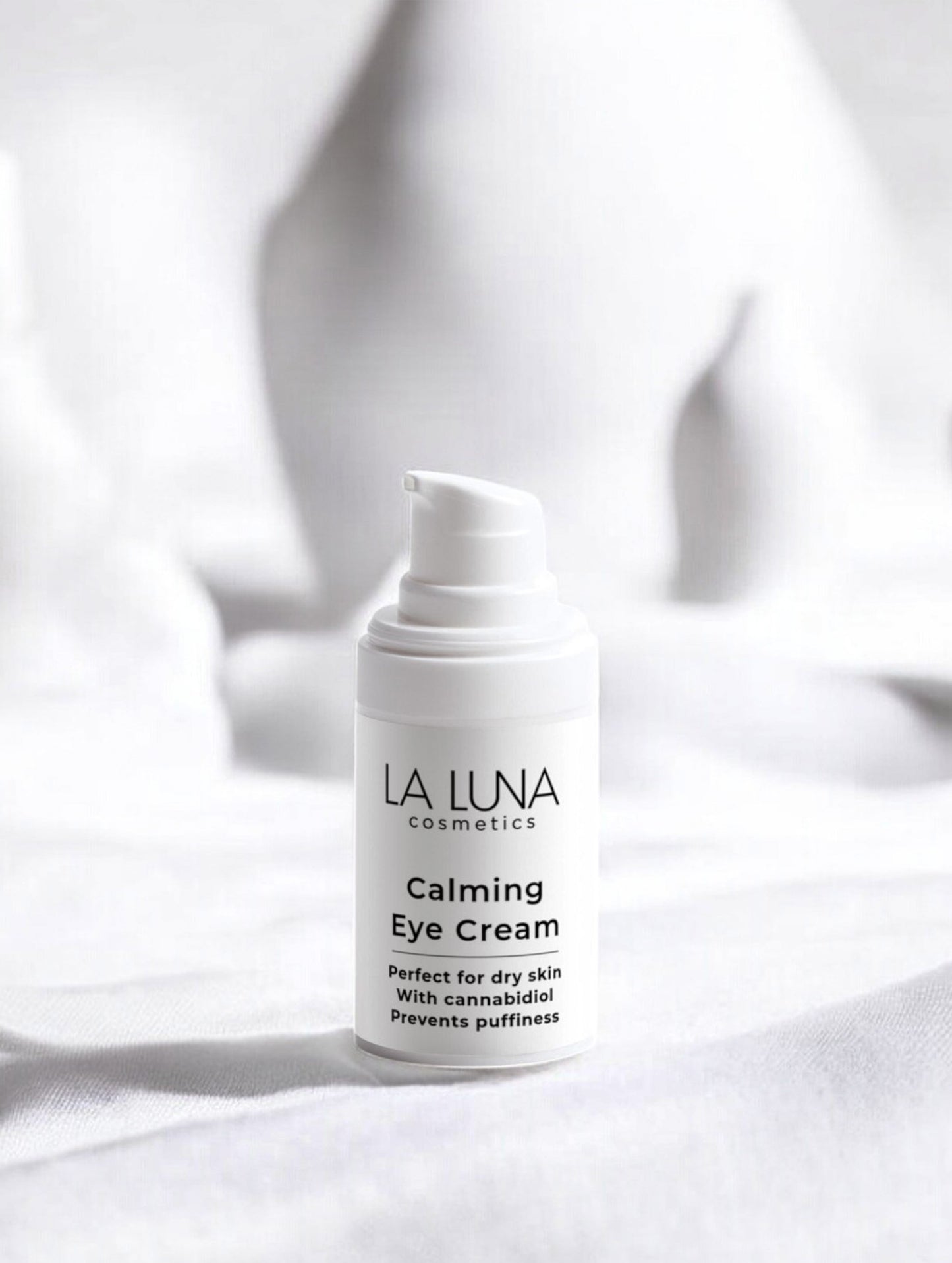 La Luna Calming Eye Cream – lightweight eye cream with 1% Cannabidiol, Aloe Juice & Hyaluronic Acid to reduce puffiness, dark circles, and hydrate the delicate skin around the eyes.