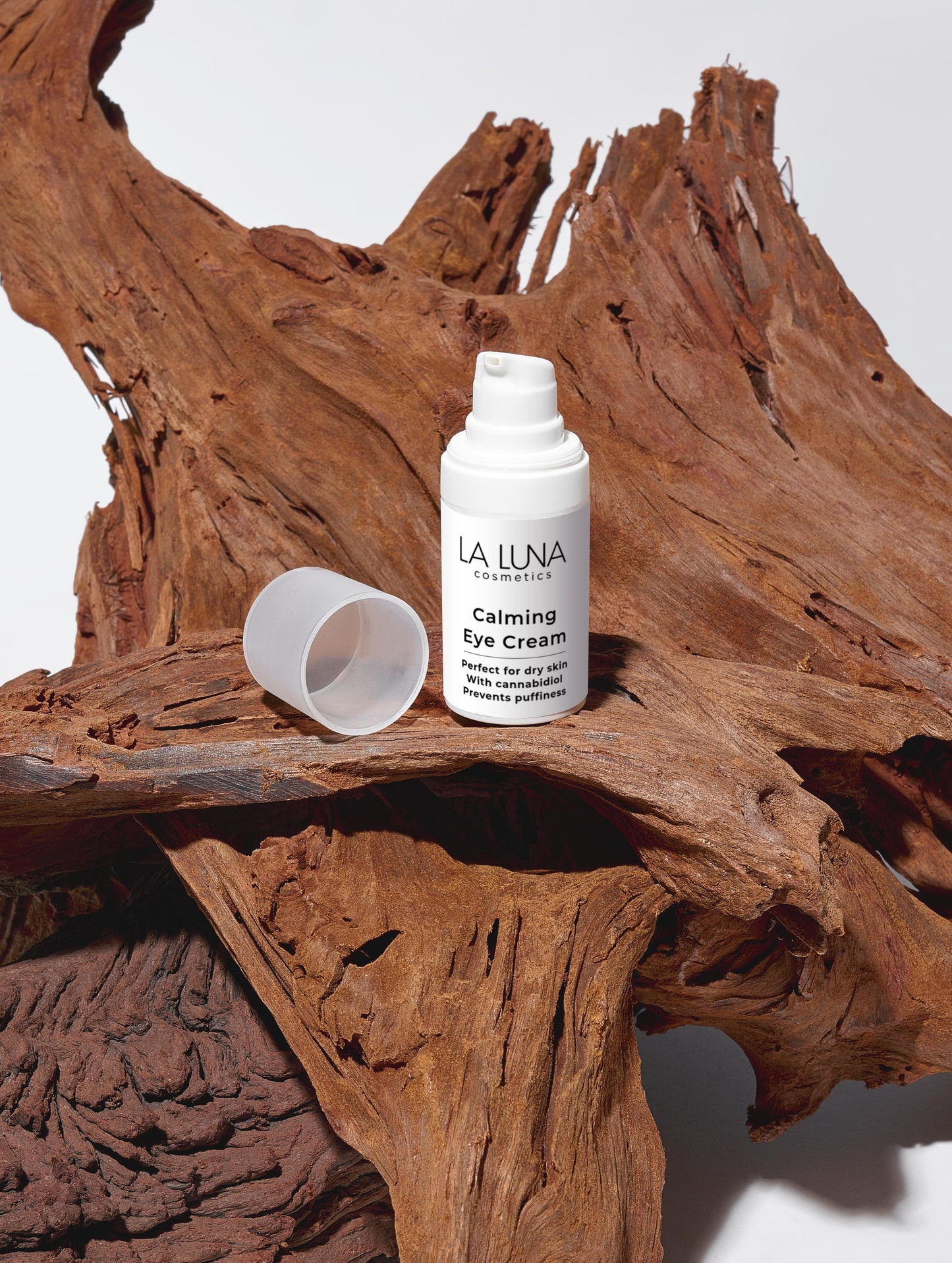 La Luna Calming Eye Cream – lightweight eye cream with 1% Cannabidiol, Aloe Juice & Hyaluronic Acid to reduce puffiness, dark circles, and hydrate the delicate skin around the eyes.