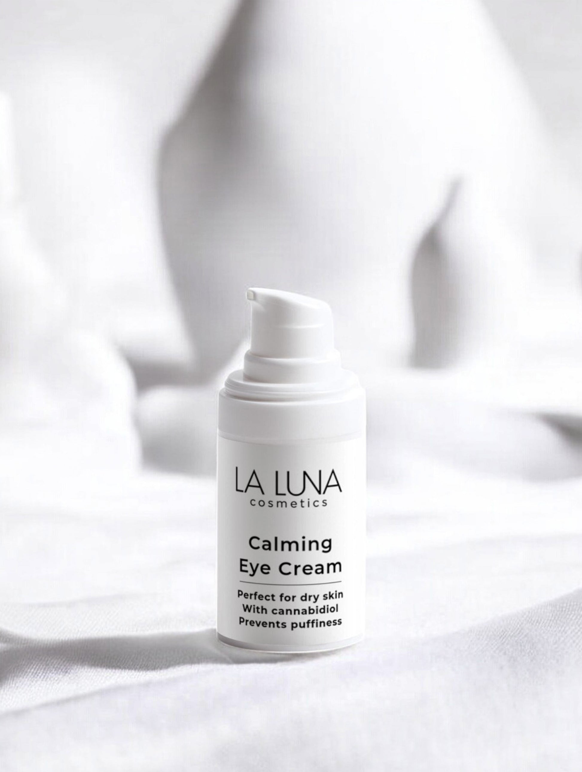 La Luna Calming Eye Cream – lightweight eye cream with 1% Cannabidiol, Aloe Juice & Hyaluronic Acid to reduce puffiness, dark circles, and hydrate the delicate skin around the eyes.
